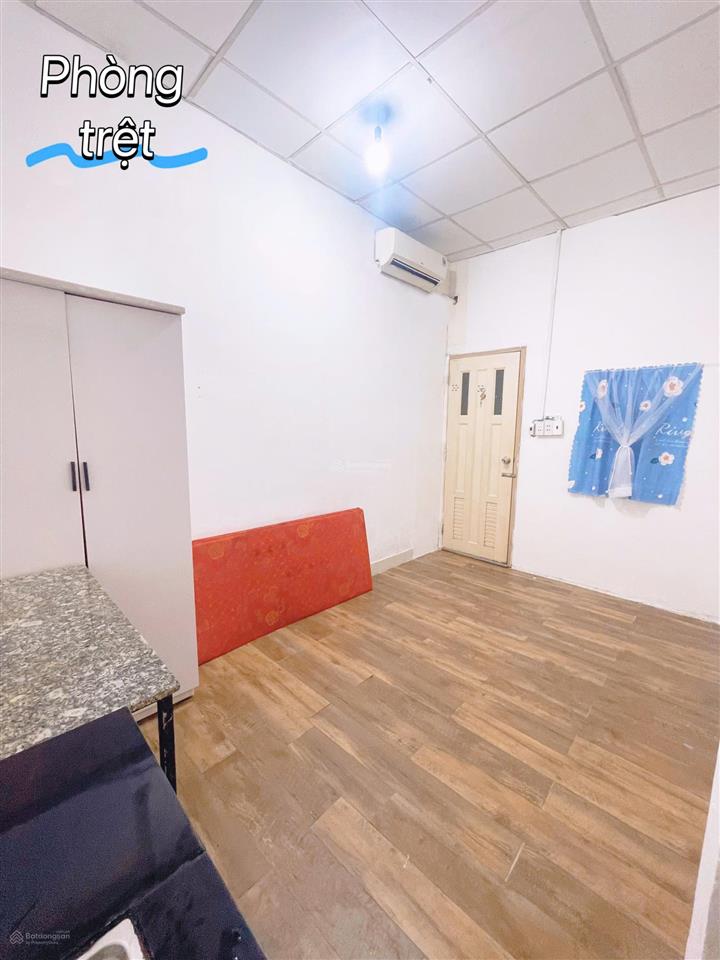 Phòng full nội thất  giá 3tr  hẻm đối diện tòa nhà e town, gần nhà ga t3