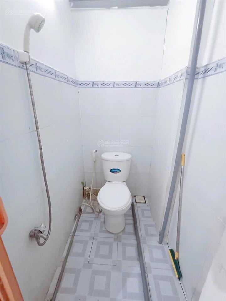 Phòng full nội thất. giá 2.8tr. hẻm đối diện tòa nhà e town, gần nhà ga t3