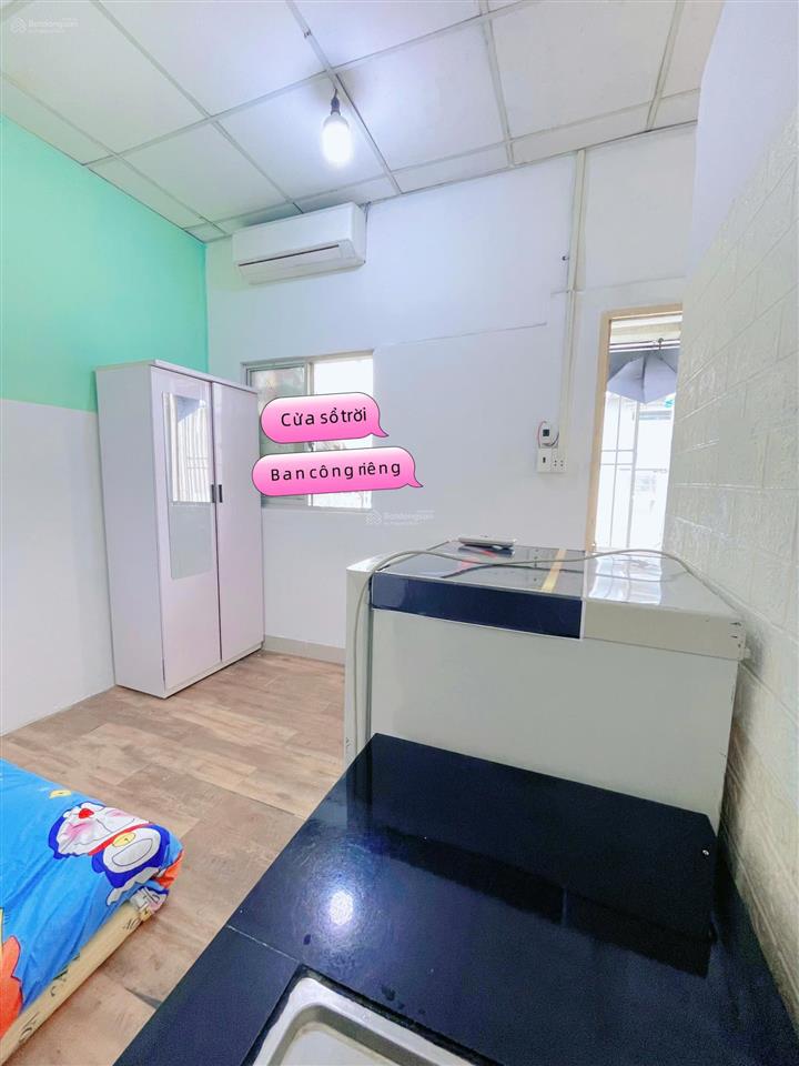 Phòng full nội thất 20m2  ban công, cửa sổ trời, ngay tòa nhà e town. giá 3.2tr