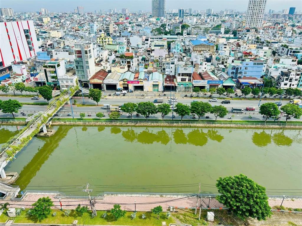 Rổ hàng chuyển nhượng auroda q8 bến bình đông 2,3 tỷ căn nhận nhà sau tết