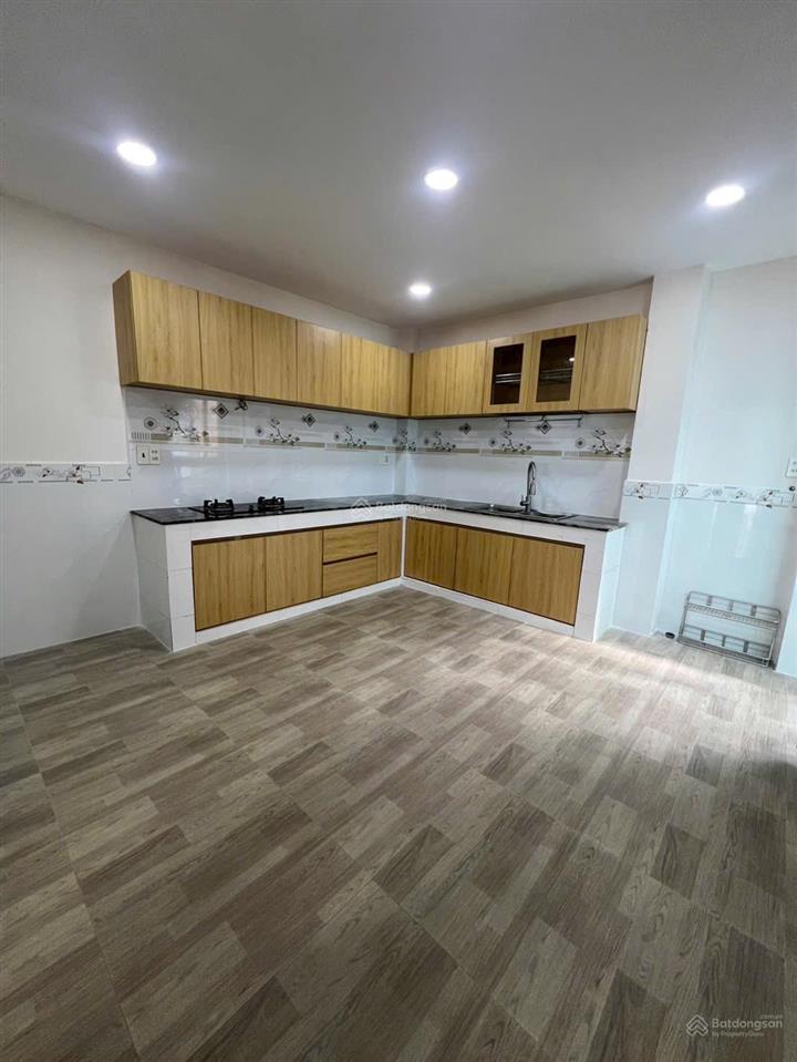 Chính chủ cần bán nhà phố sẵn sổ 5,8 tỷ 1 trệt 2 lầu 1 tum hoàn công 167m