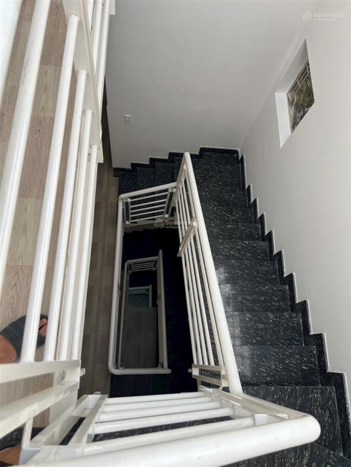 Chính chủ cần bán nhà phố sẵn sổ 5,8 tỷ 1 trệt 2 lầu 1 tum hoàn công 167m