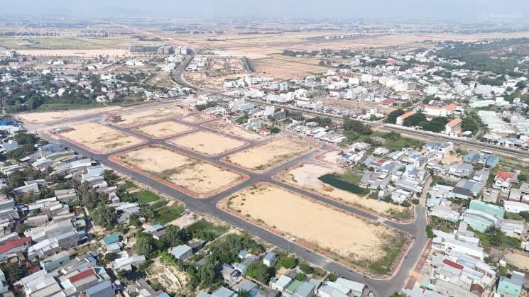 Đất ven biển xã cát tiến diện tích 150m2 giá chỉ 1 tỉ 700 triệu. full thổ cư, đường 16m, gần biển