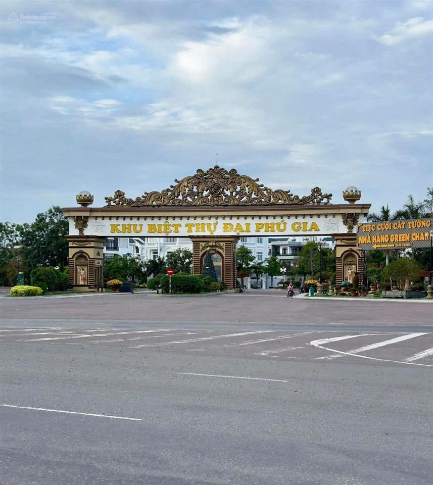 Bán đất khu đại phú gia quy nhơn. dt 87,1m2. sổ đỏ sẵn. vị trí đắc địa nhất. giá 3 tỉ 550 triệu. rẻ