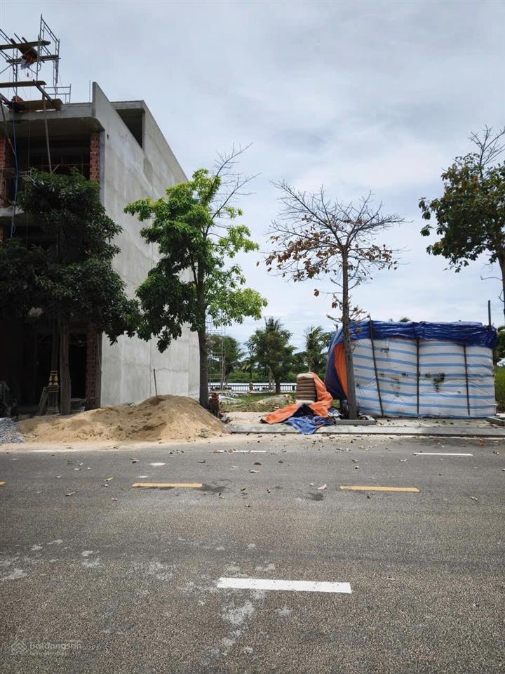 Cần bán gấp lô đất khu đại phú gia quy nhơn. diện tích 81m2. hướng sông mát mẻ. giá bán chỉ 3,15 tỉ