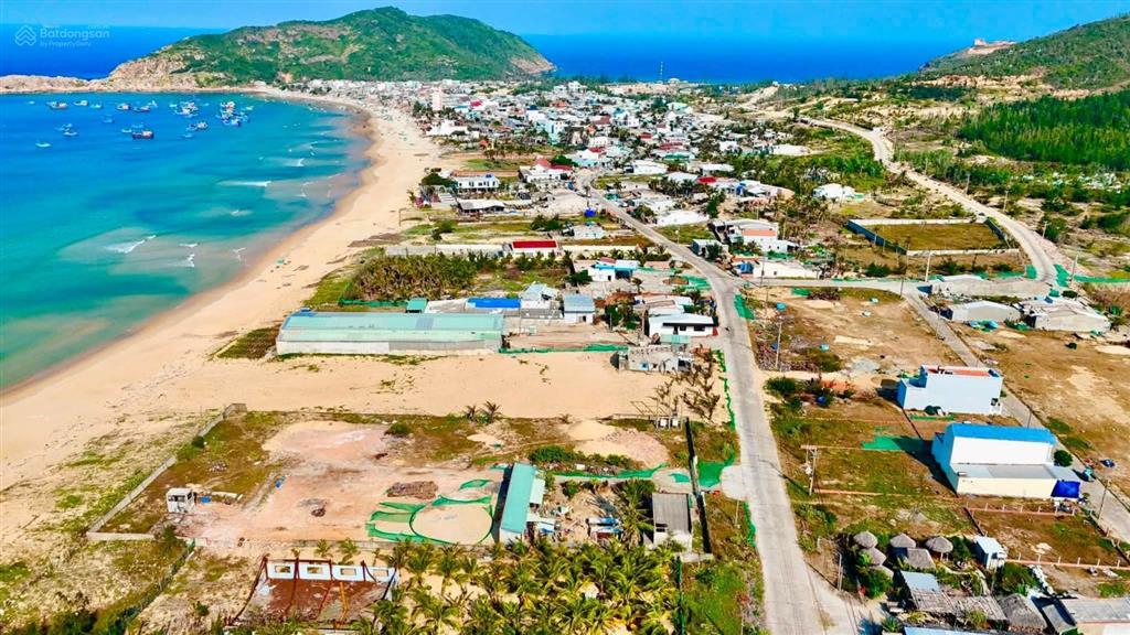 Bán đất view biển bãi nồm, thuộc hòa an, tx sông cầu. diện tích 300m2. full thổ cư. giá bán 3,6 tỉ