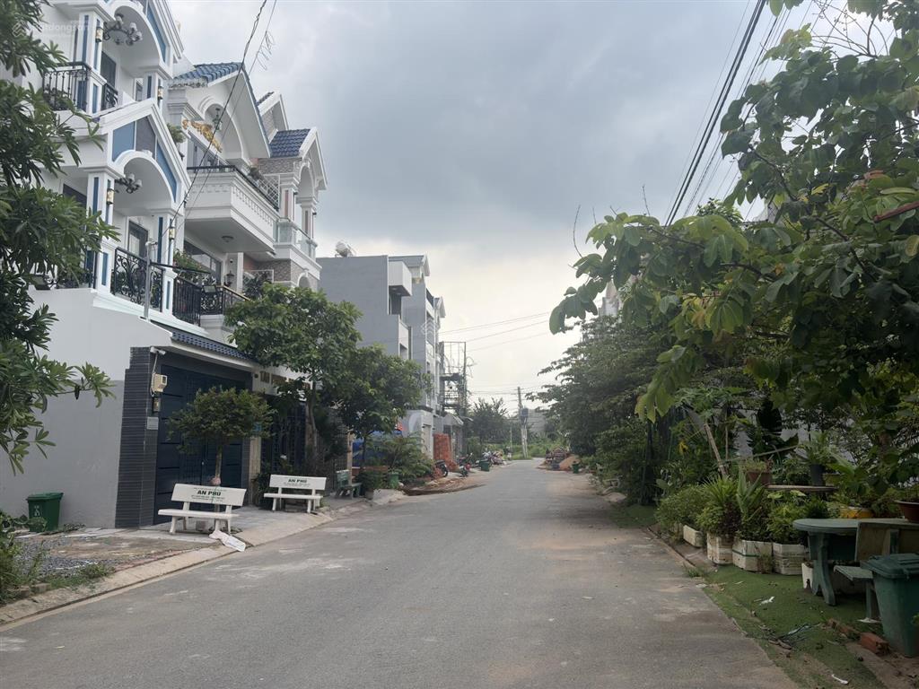 Cần bán nền đất 1/ bưng ông thoàn phú hữu, đường 10m, chỉ 4,7 tỷ