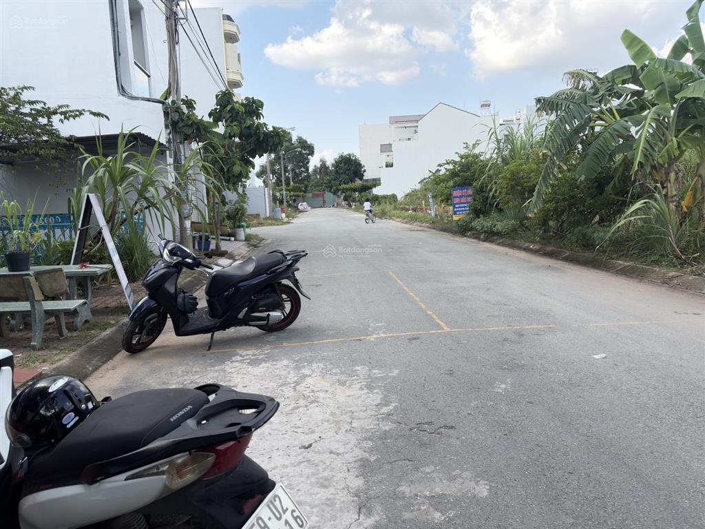 Cần bán nền đất 1/ bưng ông thoàn phú hữu, đường 10m, chỉ 4,7 tỷ