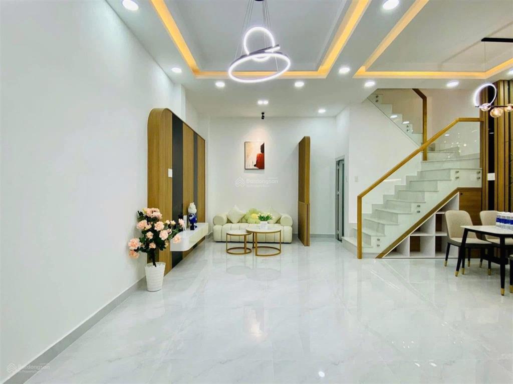 Nhà thiết kế hiện đại ngay trung tâm gò vấp
