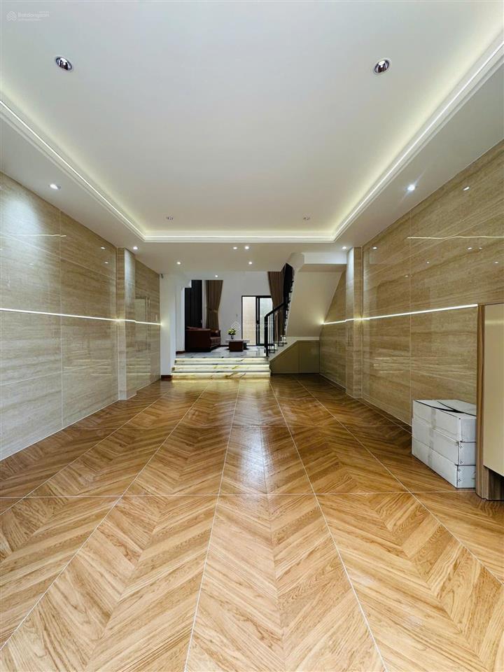 Bán nhà xây mới ngang 5,5m cạnh bên trường cao đẳng điện lực