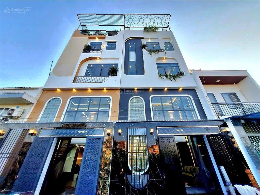 Nhà xây mới 5,5x10, ngay chợ cầu đồng  ngã tư ga, sát bên gò vấp