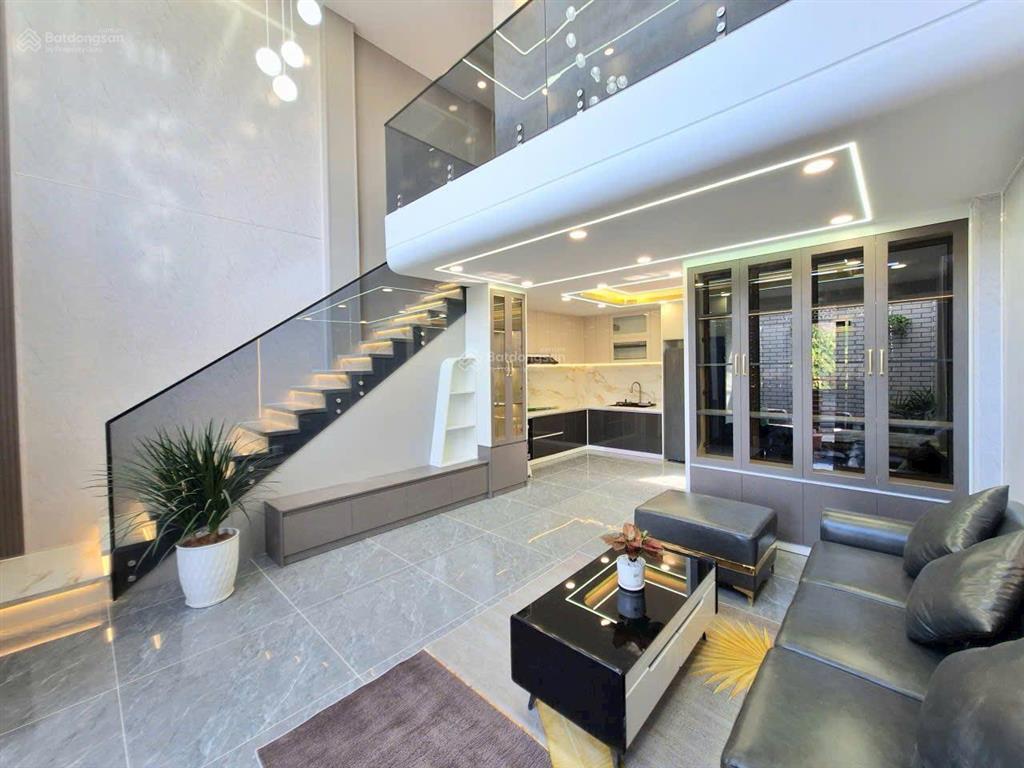 Nhà xây mới 5,5x10, ngay chợ cầu đồng  ngã tư ga, sát bên gò vấp