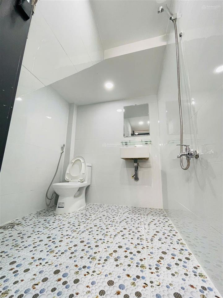 Nhà 1 trệt 1 lửng 1 lầu 1 tum sân thượng quốc lộ 13, p. hiệp bình phước, thủ đức