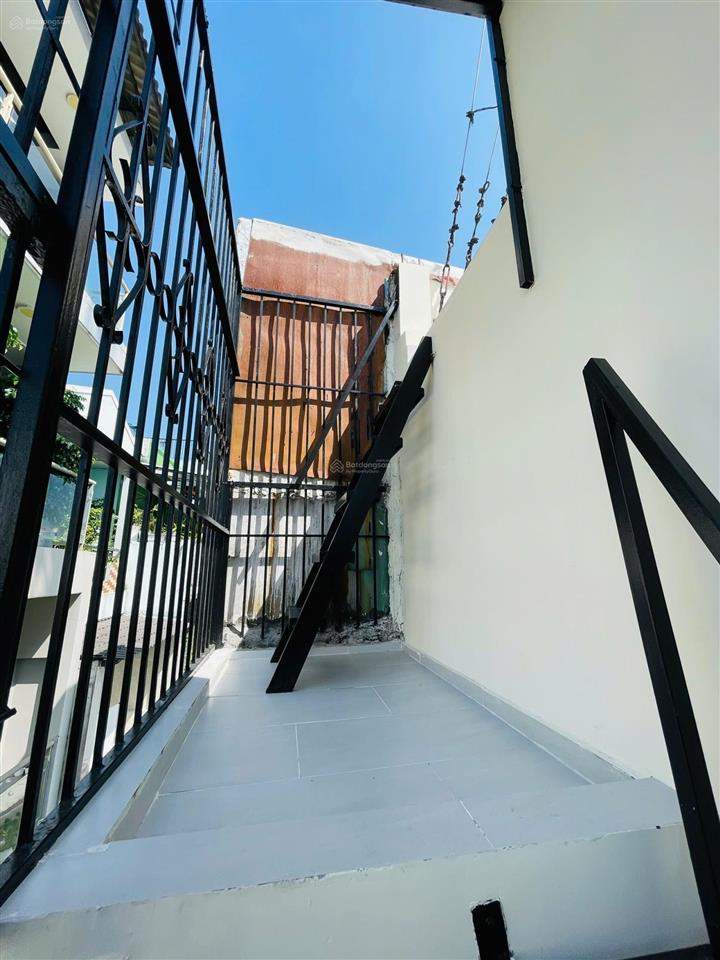 Nhà 1 trệt 1 lửng 1 lầu 1 tum sân thượng quốc lộ 13, p. hiệp bình phước, thủ đức