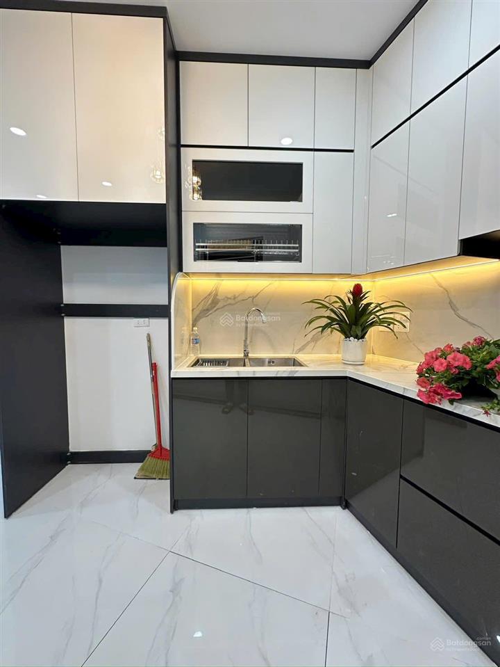 Cho thuê căn hộ toà n2 chung cư 25 lạc trung, căn góc 3pn giá 15 triệu/tháng