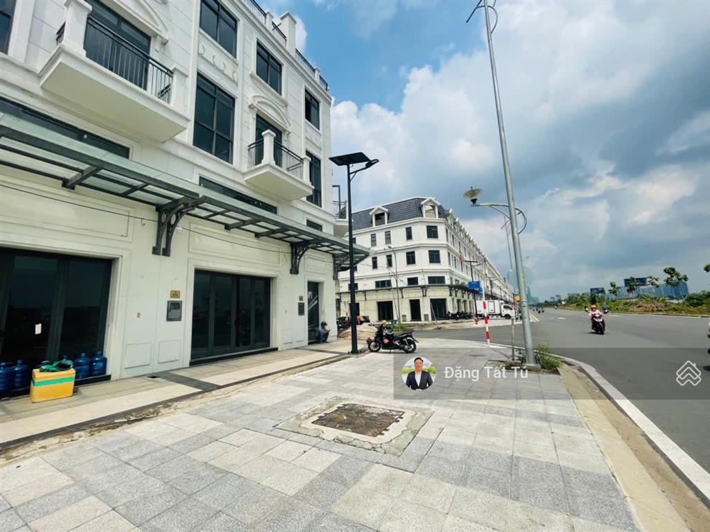 Cần bán shophous song hành mặt tiền dựa án lakeview city giá 26.9 tỷ thương lượng chính chủ.
