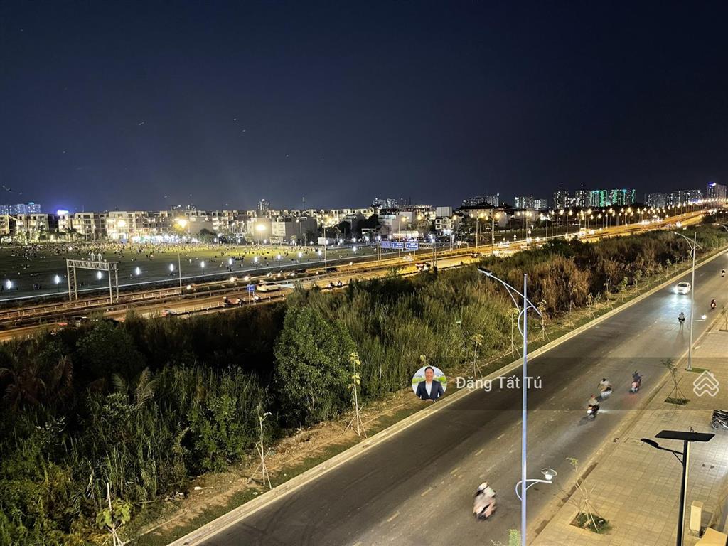 Cần bán shophous song hành mặt tiền dựa án lakeview city giá 26.9 tỷ thương lượng chính chủ.