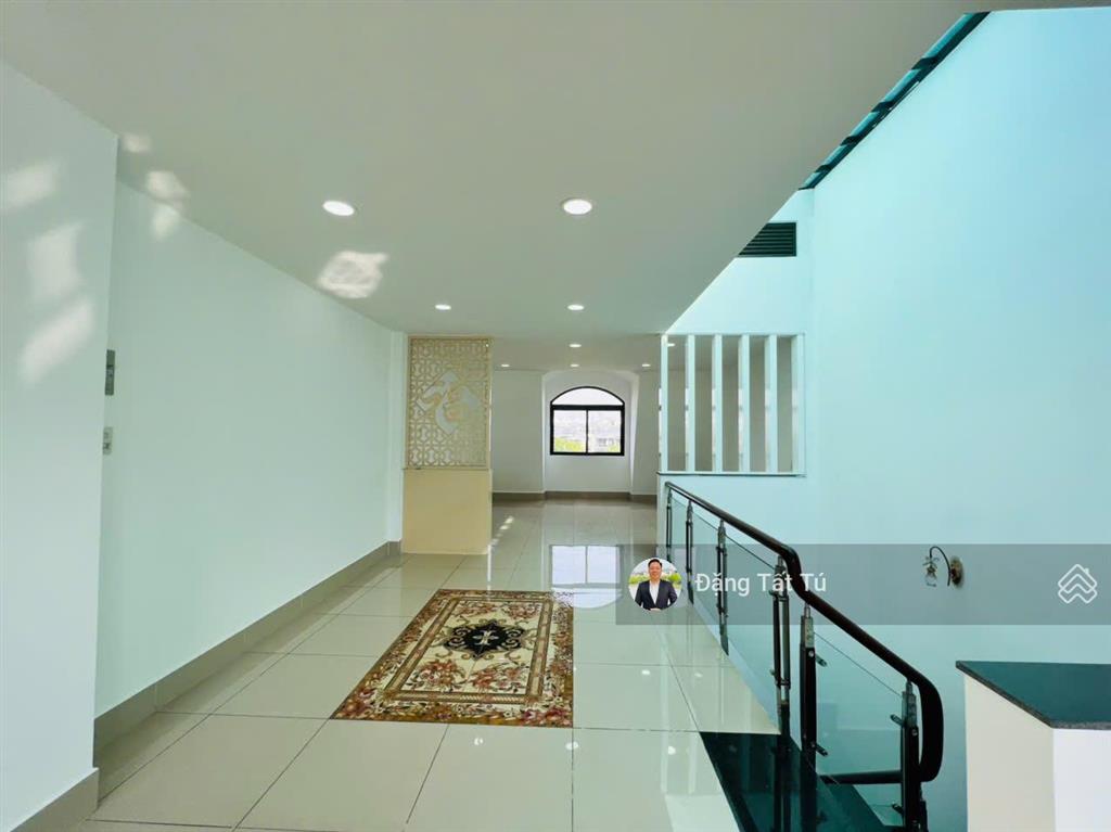 Chính chủ cần cho thuê nhà phố view hồ lakeview city giá 30tr/th vị trí đẹp giá tốt.  0917 330 ***