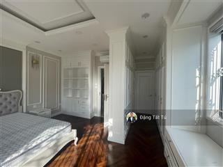 Cần cho thuê nguyên căn nhà phố vườn lakeview city vị trí đẹp thoáng mát, nội thất mới đẹp.