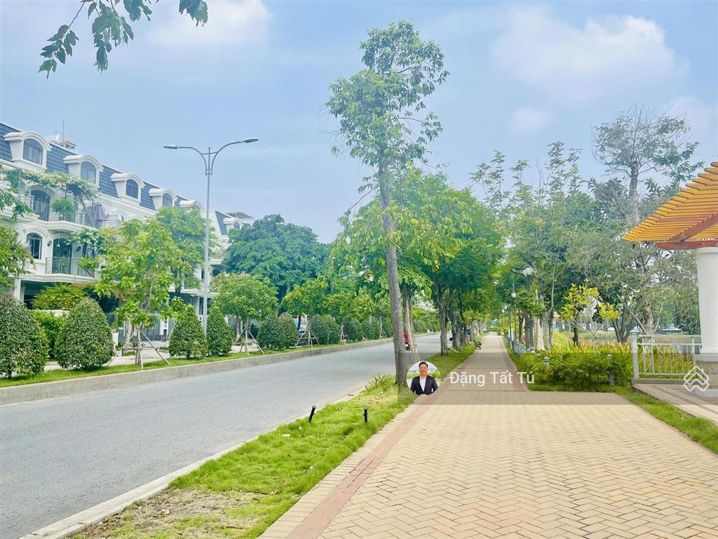 Cần bán nhanh nhà phố lakeview city nhà đã hoàn thiện, ngay trục đường chính dự án giá 23.5 tỷ.
