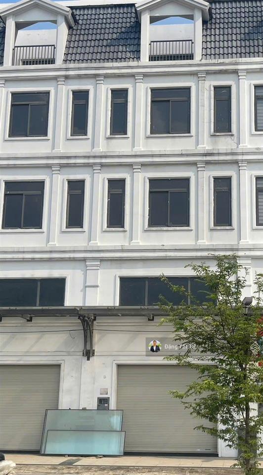 Cần bán gấp shophouse mặt tiền song hành lakeview city ngang 5m giá chỉ 26.5 tỷ.  0917 330 ***