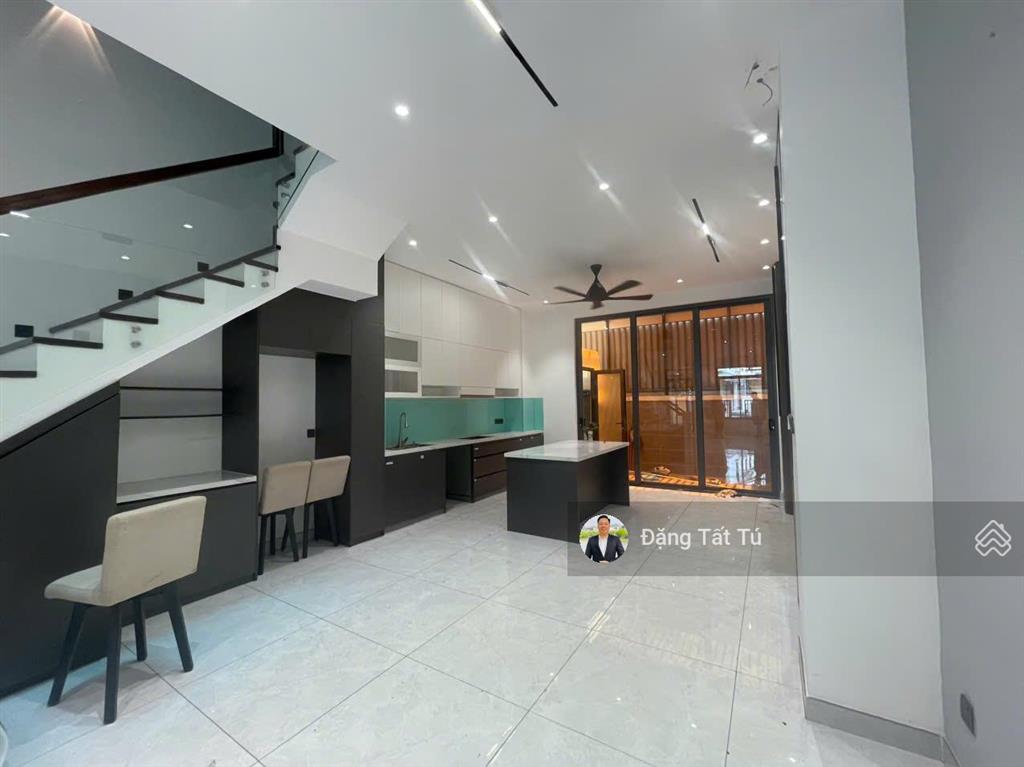 Cần cho thuê nguyên căn nhà phố lakeview city, nhà đã hoàn thiện giá 30tr/th.  0917 330 ***