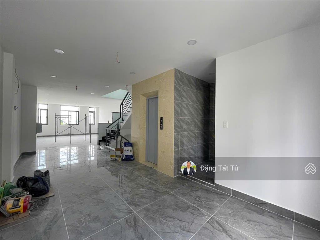 Cần cho thuê shophouse mặt tiền song hành lakeview city giá 40tr/th nhà hoàn thiện có thang máy