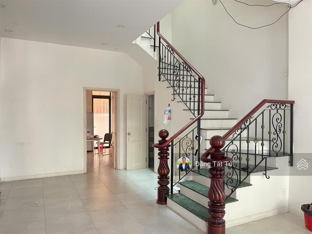 Cần cho thuê nguyên căn nhà phố lakeview city, nhà đã hoàn thiện, giá chỉ 28tr/th.  0917 330 ***