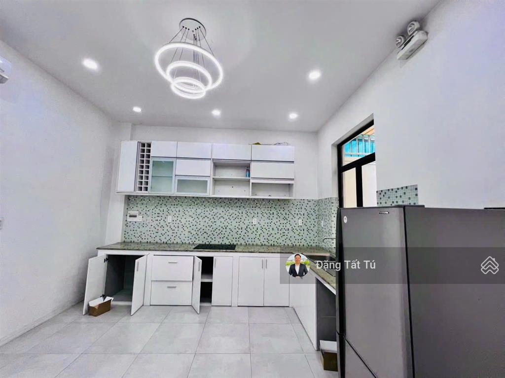 Cần cho thuê nguyên căn nhà phố lakeview city, nhà đã hoàn thiện, giá chỉ 28tr/th.  0917 330 ***