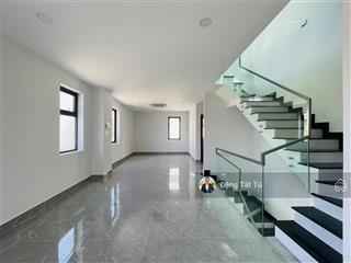 Cần cho thuê nhà phố góc hai mặt tiền view hồ, nhà đã hoàn thiện, vị trí đẹp giá 38tr/th
