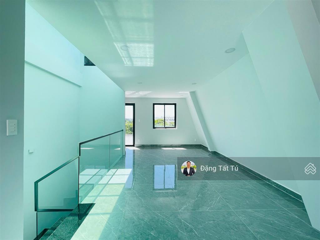 Cần cho thuê nhà phố góc hai mặt tiền view hồ, nhà đã hoàn thiện, vị trí đẹp giá 38tr/th