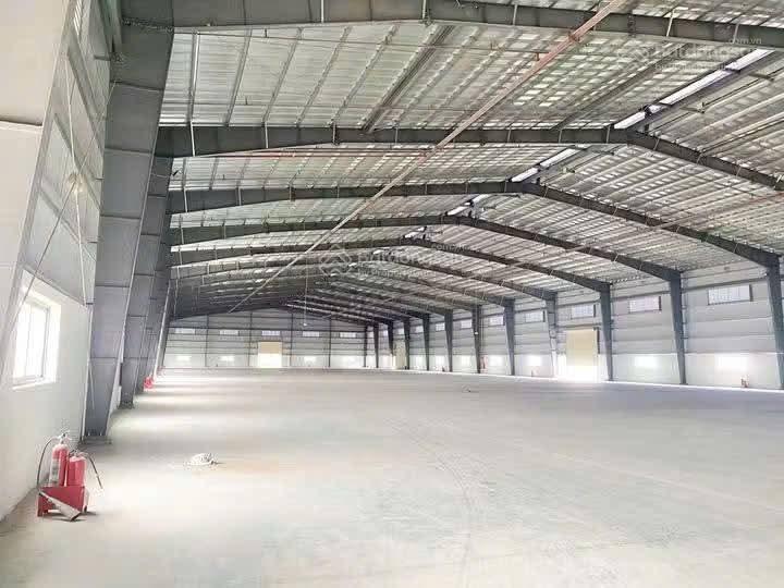 Cho thuê xưởng 4000m2 kcn amata, có cẩu trục...  mr hưng để biết rõ thông tin