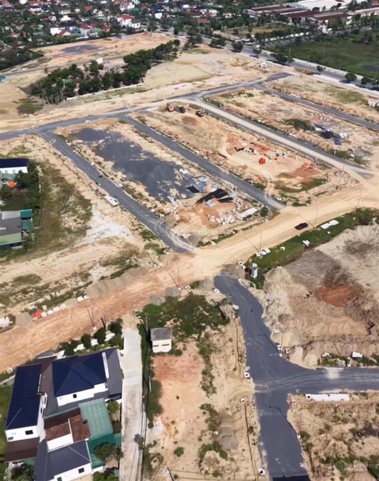 Bán đất đấu giá  đường 20 m  mặt tiền 6m
