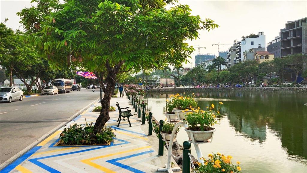 Cho thuê nhà phố trịnh công sơn  3 tầng 4pn  đi bộ 200m ra hồ tây  giá 16 tr/tháng