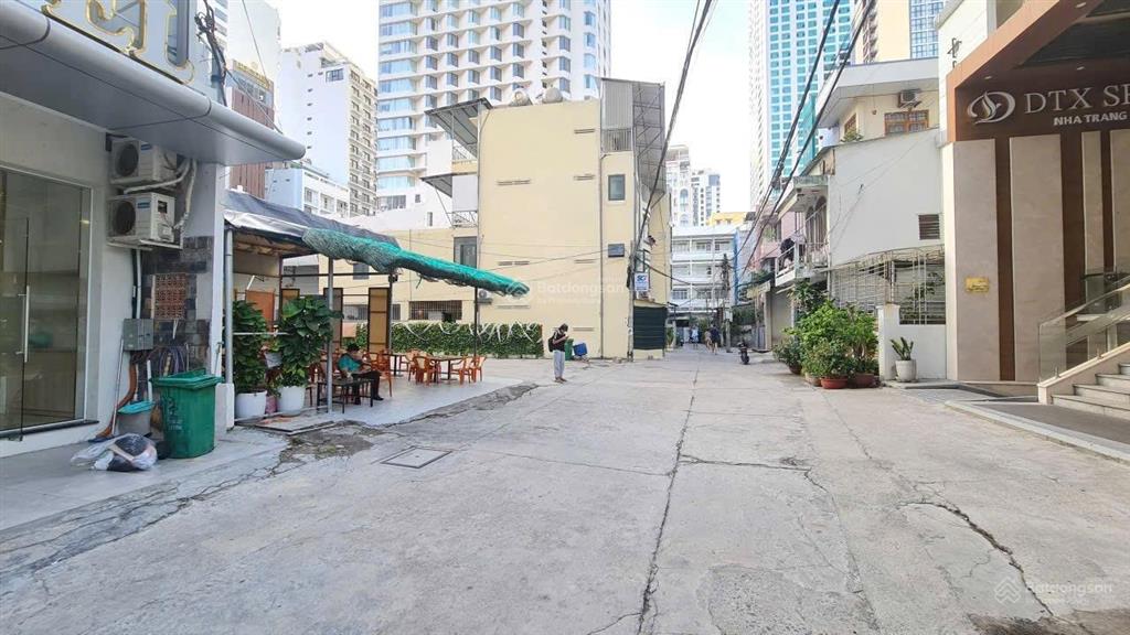 Đất diện tích lớn xây khách sạn khu phố tây