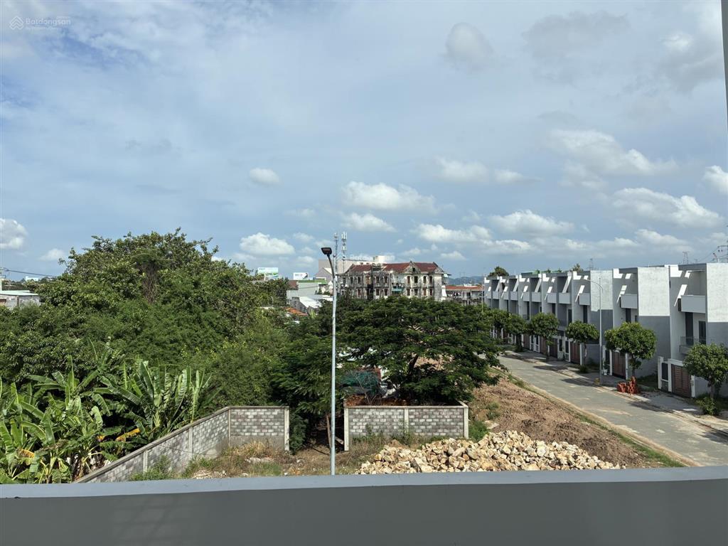Bán nhà lô lk0530 bà rịa city gate (6x20), diện tích sàn 326 m2, giá bán 4.800 triệu đồng.