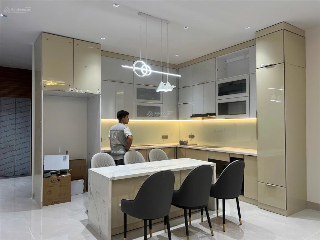 Nhà 5 tầng, mặt tiền đào duy từ, p. xuân hương  đà lạt