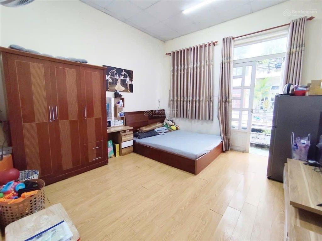 Bán nhà 2 tầng (4 pn) dt 75m2 mt 13m có lề khu họ lê , giá nhỉnh 8 tỷ