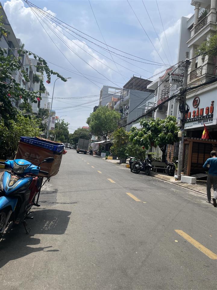 Bán nhà 2 tầng (4 pn) dt 75m2 mt 13m có lề khu họ lê , giá nhỉnh 8 tỷ