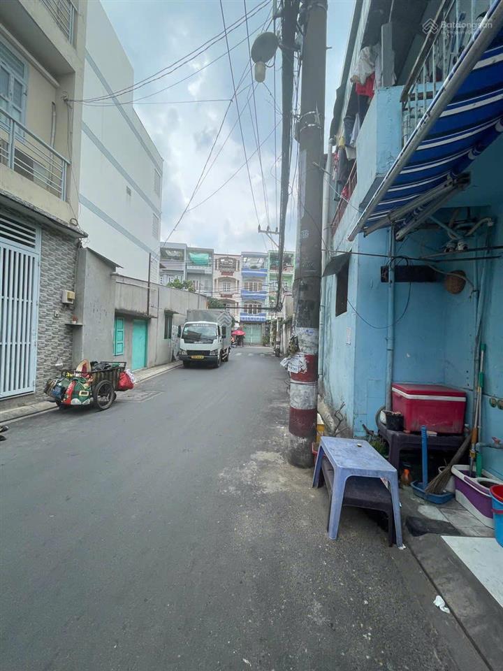 Bán nhà 3 tầng hxh tránh gần đầm sen  6pn, 49.5m², giá chỉ 7.9 tỷ