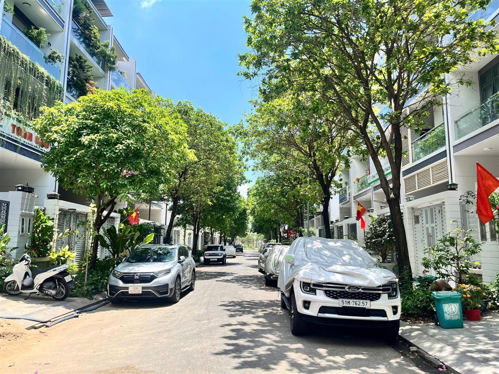 Nhà 1 hầm 4 lầu (5x20) giá tốt tại kđt vạn phúc city  p. hiệp bình phước, tp thủ đức