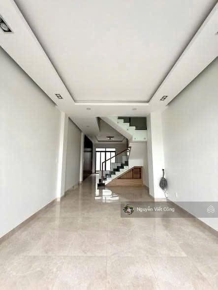Bán căn nhà 5 lầu mặt tiền đường ngay phạm văn đồng chỉ 10,5 tỷ
