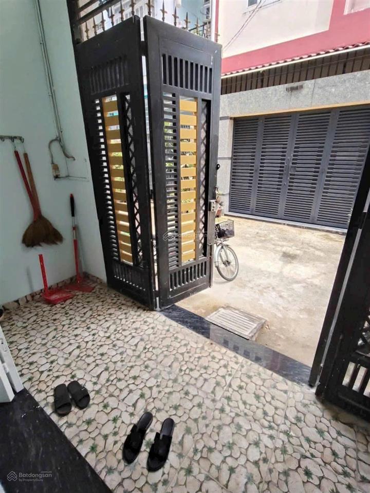Cho thuê nhà 3 tầng (4,5x12m) gần kdc hồng long, ql13, hiệp bình phước