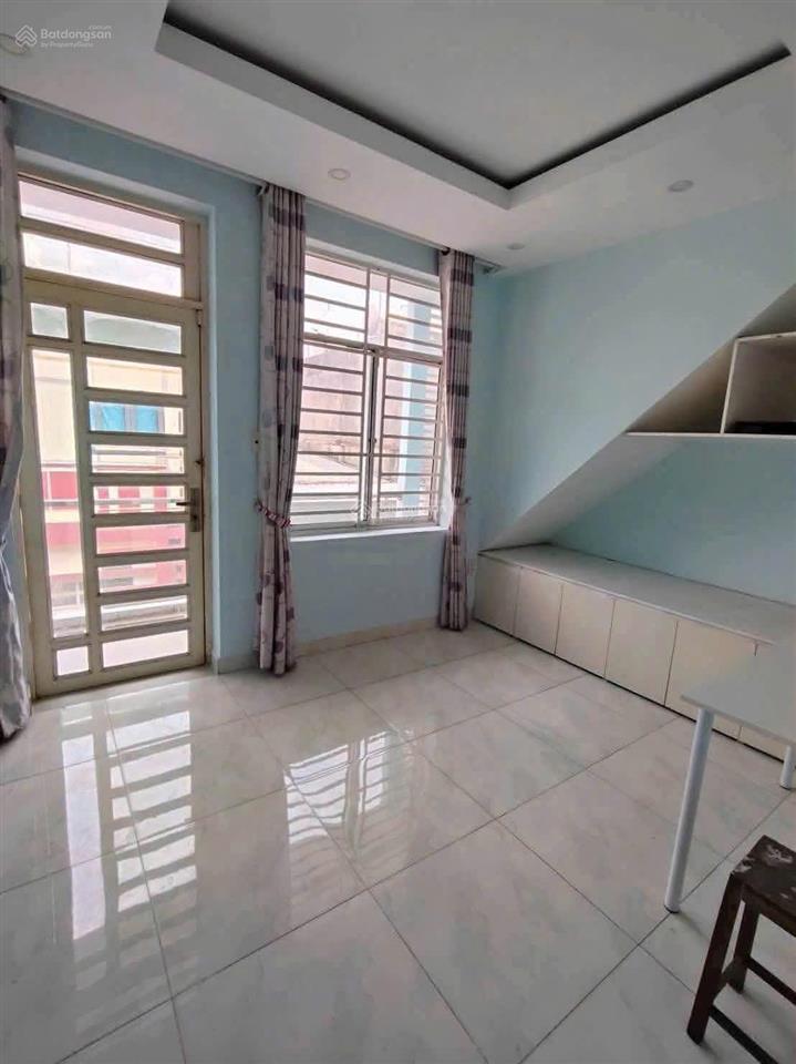 Cho thuê nhà 3 tầng (4,5x12m) gần kdc hồng long, ql13, hiệp bình phước
