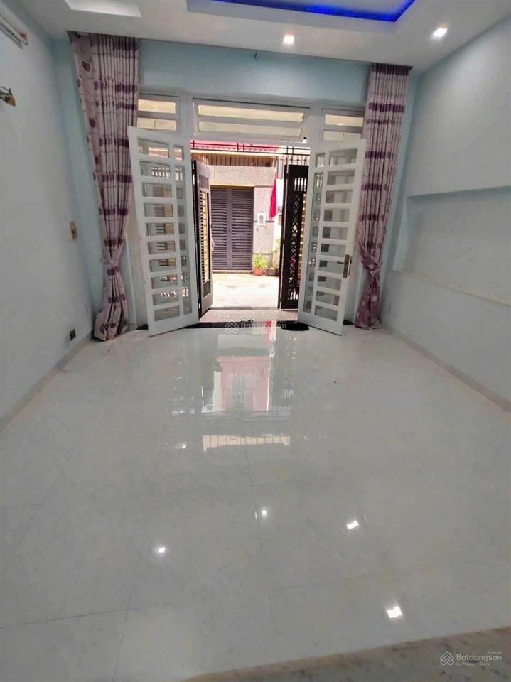 Cho thuê nhà 3 tầng (4,5x12m) gần kdc hồng long, ql13, hiệp bình phước