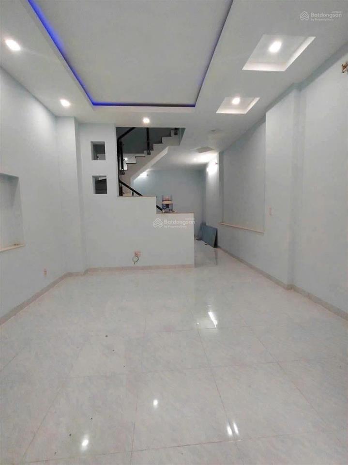Cho thuê nhà 3 tầng (4,5x12m) gần kdc hồng long, ql13, hiệp bình phước