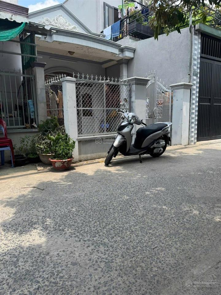Bán nhà cấp 4 hẻm xe tải ngay quốc lộ 13, đường số 10, hiệp bình phước