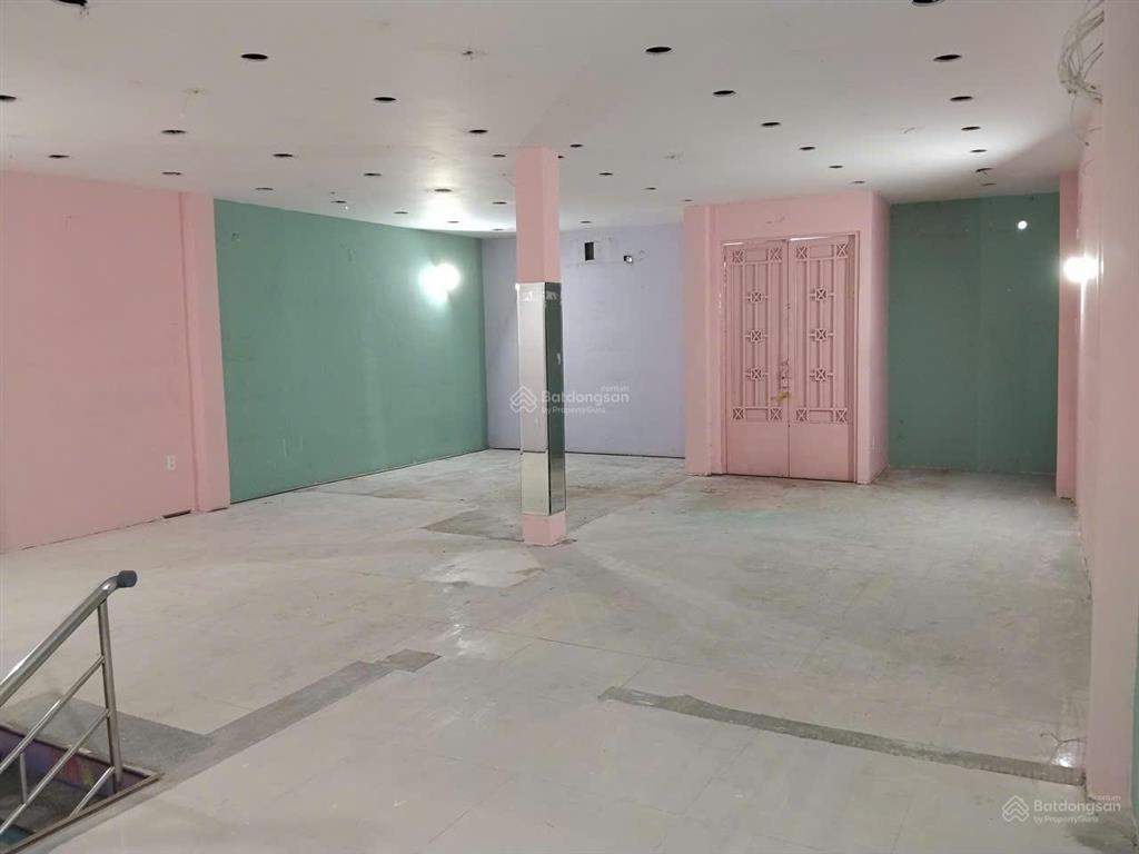 Nhà nguyên căn, mặt tiền đường phạm hùng (chánh hưng cũ).