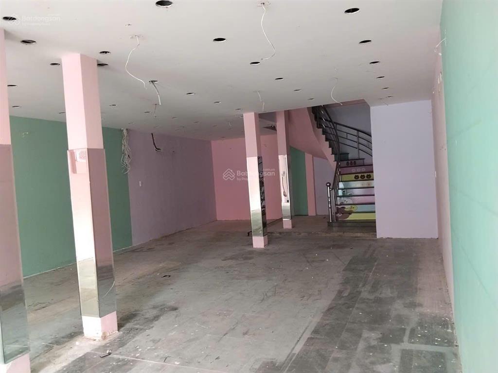Nhà nguyên căn, mặt tiền đường phạm hùng (chánh hưng cũ).