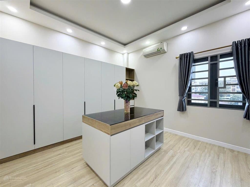 Bán nhà đẹp mới phạm viết chánh, q.1, 5 lầu thang máy, full nội thất hiện đại giá 29,5 tỷ tl